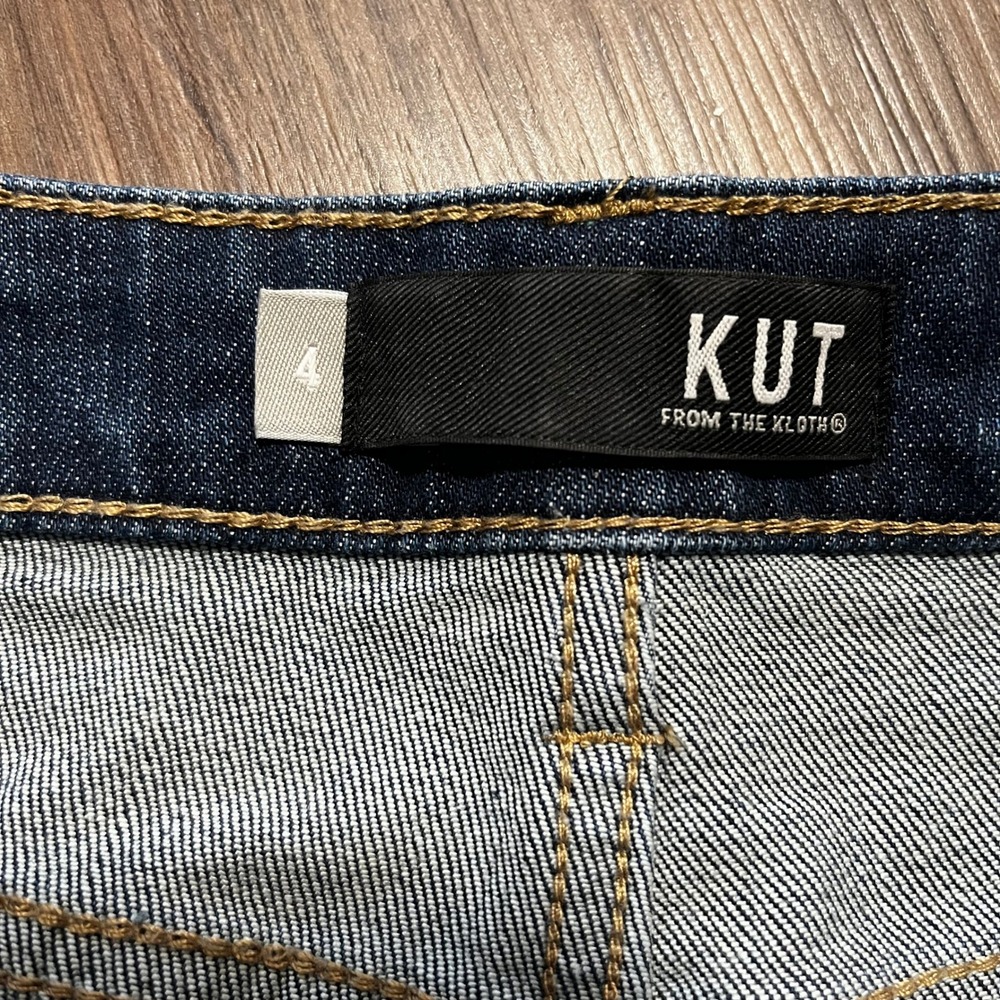 KUT From The Kloth Gidget Fray Short Mid Rise Medium Wash Distressed size 4 - Picture 7 of 10